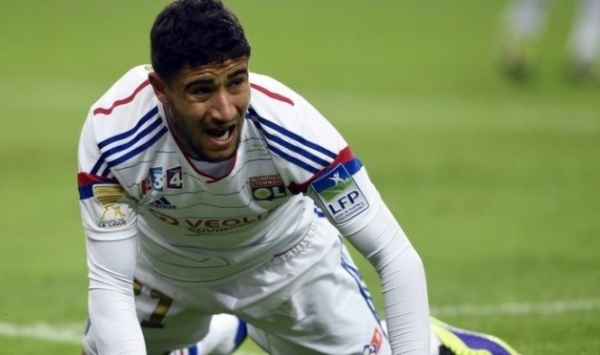 والد نبيل فقير يرفض انتقاله إلى مانشستر سيتي