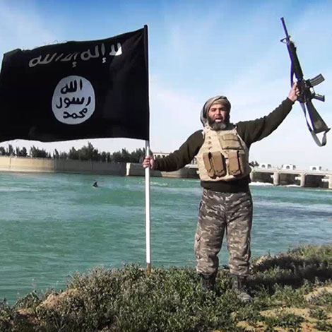 أستاذ وبطال لتجنيد شباب في صفوف 