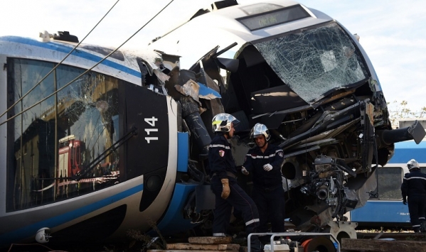 قطار يصطدم بسيارتين قرب محطة بئر توتة بالجزائر العاصمة