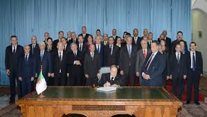 Comment réagiront les Algériens à la crise qui se profile en 2015 ?