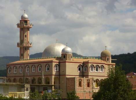 سرقة صندوق التبرعات بمسجد في معسكر