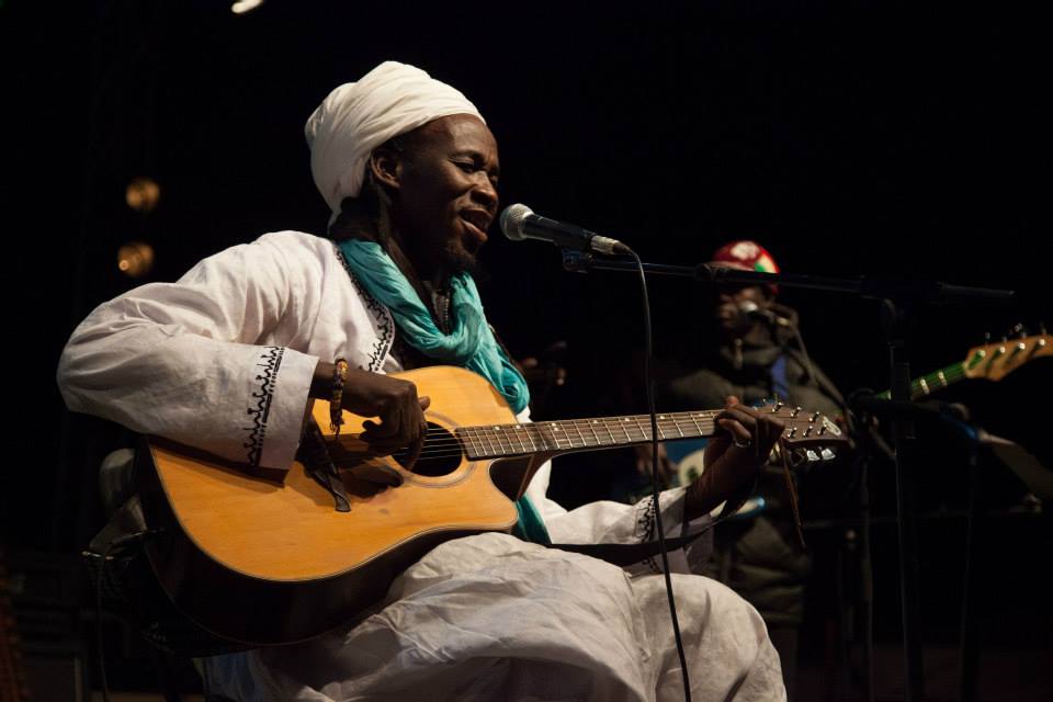 FIATAA : Le reggae engagé de Bob Sana enflamme Tamanrasset