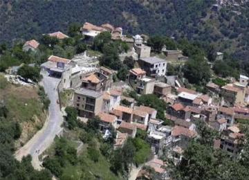 فيضان الوادي يعزل قرية عين تيري بالشحنة بجيجل