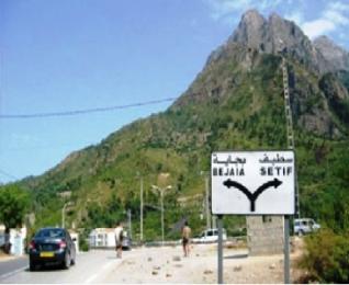 La RN9 reliant Béjaïa à Sétif et Jijel coupée par des manifestants