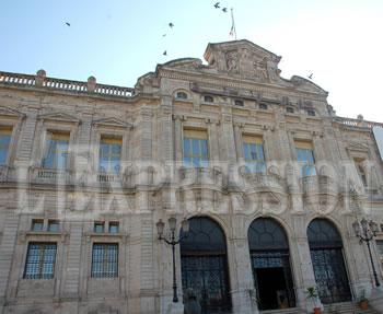 10 maires dans l'oeil du cyclone