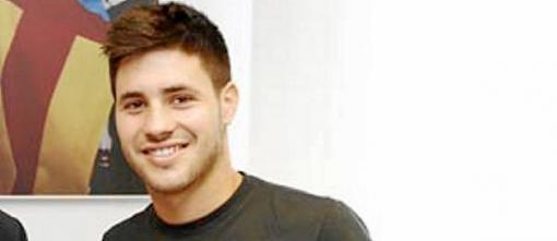 أستون فيلا الإنجليزي يعاقد مع المهاجم الإسباني كارليس جيل لمدة أربعة أعوام ونصف