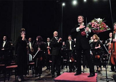 Des 'uvres universelles à trois temps à l'honneur