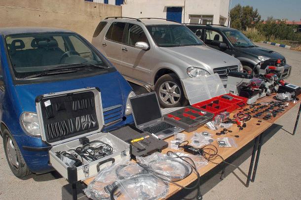 تفكيك شبكة دولية لسرقة وتهريب السيارات بالعاصمة