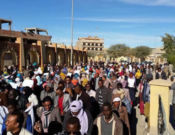 Le gouvernement exploite toutes les cartes