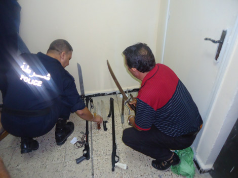 عصابة مدججة بالسيوف تقتحم ثانوية في عين تموشنت بسيارة