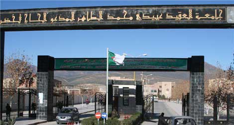 الطلبة يخرجون في مسيرة لنصرة الرسول الكريم بباتنة