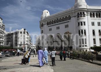 Ballet diplomatique des présidents africains à Alger