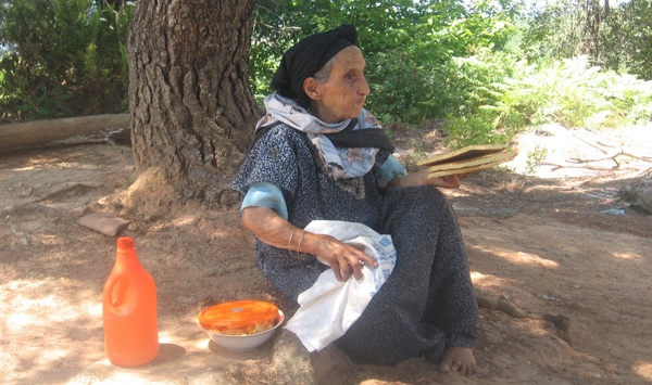 الحاجة خيرة تستغيث بالسلطات المحلية في غليزان