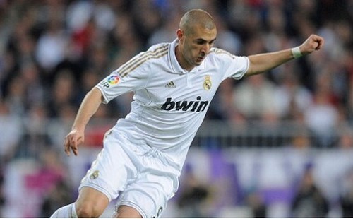 صراع انجليزي للحصول على خدمات بنزيما