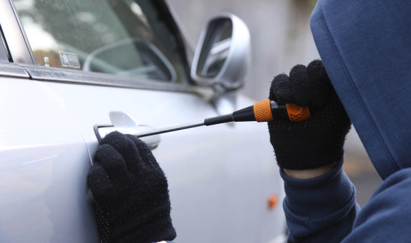 درك الشلف يطيح بعصابة سرقة السيارات امرأتين