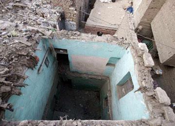 انهيار العمارة رقم 63 بساحة الشهداء في العاصمة