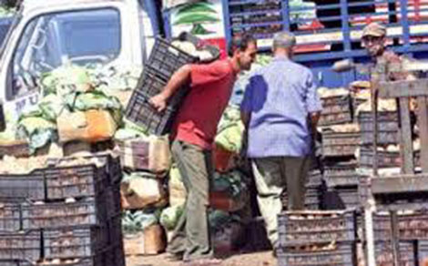 عمال سوق الحطاطبة بتيبازة يغلقون الإدارة والمدير العام يقاضيهم