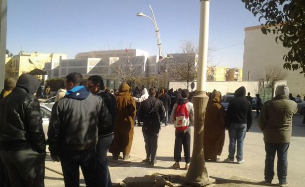 مواطنو حي المنظر الجميل بخنشلة يغلقون الطرق