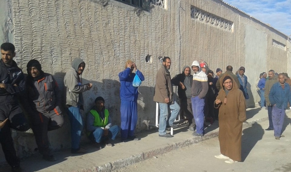 فلاحو الشكشاك يغلقون مقر مؤسسة توزيع الكهرباء والغاز بالوادي