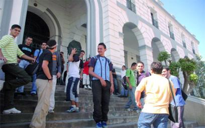 Sept syndicats pour paralyser l'école