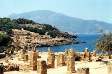 الوالي يدعو إلى الاحترافية في تسيير إمكانيات تيبازة السياحية