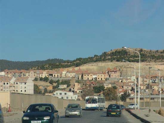 تسوية 600 ملف للبناءات الفوضوية بدائرة بريكة بباتنة