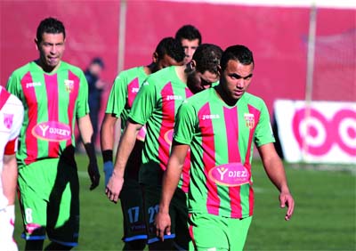 Le MCA fait tomber le leader