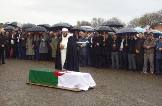 جثمان الراحلة آسيا جبار يوارى الثرى بمقبرة شرشال بتيبازة