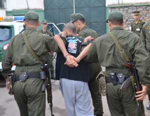 فصيلة الابحاث بتيبازة توقف مجرم فار منذ 7 سنوات احتال على ضحاياه بمبلغ 100 مليار