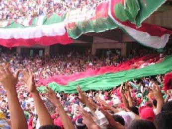 الإتحاد الإفريقي يعلن حكام مباراتي مولودية الجزائر وإتحاد العاصمة