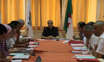 Des dossiers chauds sur la table