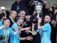 L'Aigle Noir plane sur le continent