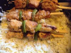 Brochettes d'escalope au riz