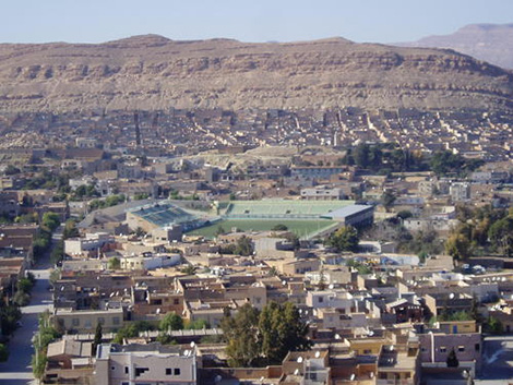 والي المسيلة يسلّم محتجي بوسعادة وثيقة الترقية إلى ولاية