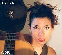 Amira, jeune chanteuse kabyle sur la voie d'un avenir prometteur