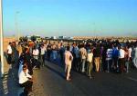 La population bloque le CW-77 reliant Laâyoune à Hassi F'doul