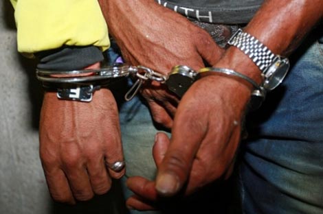 أشخاص يقتحمون مقر الضرائب بخنشلة ويحاولون حرقه بالغاز