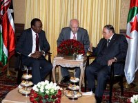 Le président du Kenya quitte Alger