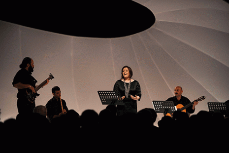 La chanteuse jordanienne Macadi Nahhas en concert à Alger