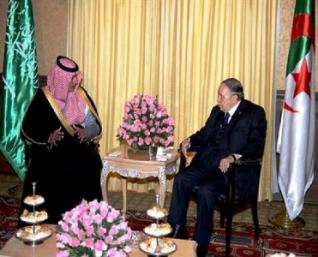 Bouteflika reçoit le prince Saoud Ben Mohamed Abdallah al-Fayçal al-Saoud