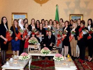 Bouteflika reçoit une délégation de femmes algériennes à l'occasion du 8 mars