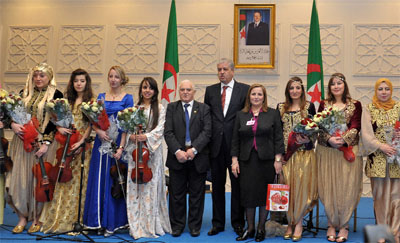 Bouteflika appelle à des mesures assurant aux femmes leurs droits