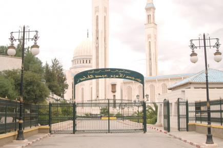 تأخر في تهيئة ساحة مسجد جامعة الأمير عبد القادر بقسنطينة