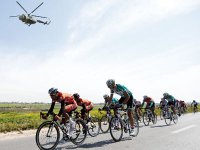 Karrar remporte l'étape, Mortier en jaune