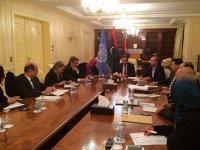 Réunion des chefs de partis et militants politiques à Alger