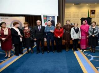 Grine distingue symboliquement huit Algériennes '' méritantes''