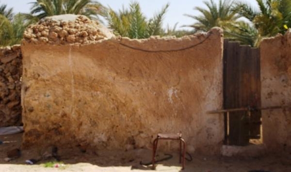 أصحاب السكنات الهشة بالوادي يتلقون الشطر الأول من الإعانة