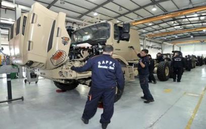 Sortie de l'usine de Rouiba d'un nouveau modèle de camion Mercedes-Ben