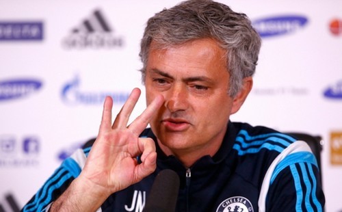 مورينيو يرد بقوة على تعليقات كاراجر وسونيس