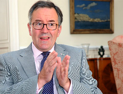 Vers l'amélioration des relations entre les deux pays